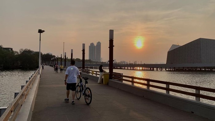 Menghabiskan sore hari di Ancol