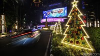 Ornamen Natal Mulai Hiasi Kawasan SCBD Jakarta