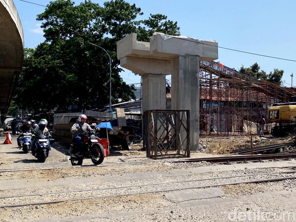 Penampakan Terkini Pembangunan JPO Ciroyom Bandung