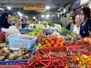 Curhat Pedagang Sayur di Pasar Kosambi: Pembeli Menurun, Omzet Anjlok