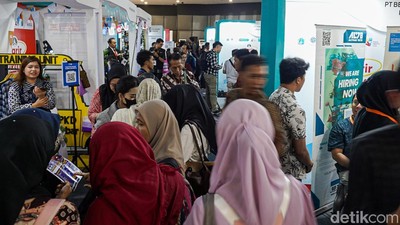 Pencari Kerja Berburu 12 Ribu Lowongan di Karir Jakarta Expo 2026