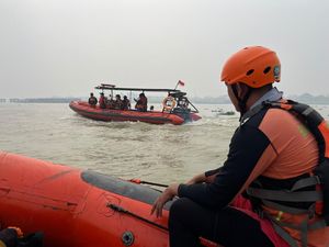 Lansia di Palembang Diduga Terjun ke Sungai Musi, Tim SAR Cari