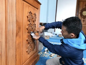 Pengukir Jepara Jauh-jauh Terbang ke Bosnia buat Restorasi Masjid