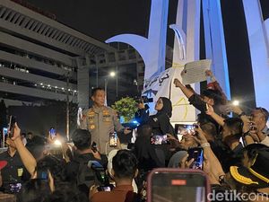 Kapolda Jateng Temui Massa Mahasiswa di Tugu Tunas Semarang