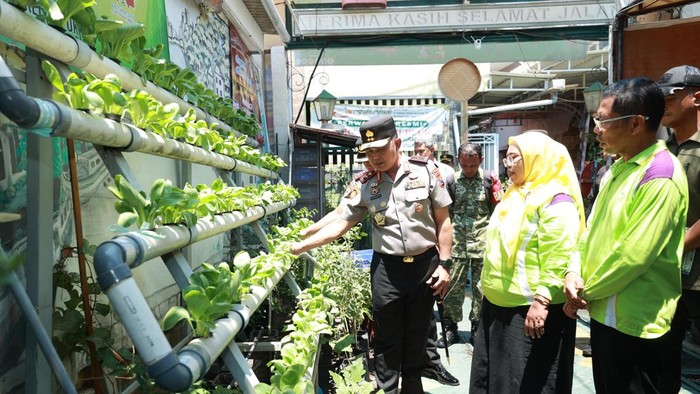 Polda Jatim Matangkan Program POLIRAN di Kampung Wisata Ondomohen Surabaya