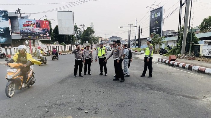 Polisi melakukan olah TKP dua motor tabrakan di Bengkulu
