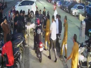 CCTV Masjid Perlihatkan Momen Ajudan Gubernur Kaltim dan Mahasiswa