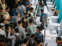 Potret Padatnya Pencari Kerja di Tengah Badai PHK