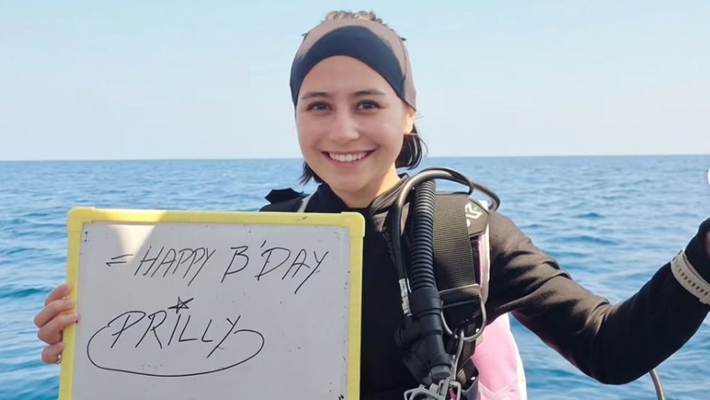 Prilly Latuconsina Terharu Diberi Kado Adopsi Orangutan dari Fans