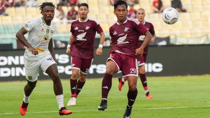 PSM Makassar vs Persebaya Surabaya di Stadion Gelora BJ Habibie.