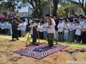 850 Santri di Lamongan Gelar Salat Istisqa Mohon Hujan