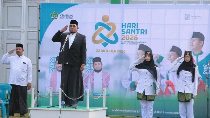 Santriwati jadi petugas upacara Hari Santri Nasional di Aceh Besar, Aceh. (Dok Kemenag Aceh Besar)