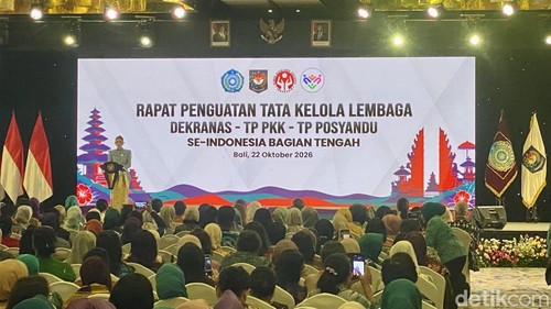Ketua Umum Dekranas Selvi Ananda saat memberikan sambutan di Denpasar, Kamis (22/10/2026).