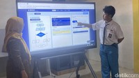 SMAN 4 Surabaya Wajibkan Mata Pelajaran Koding dan AI