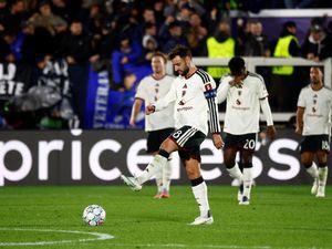 MU Kalah 1-4 dari Como, Kini 7 Laga Beruntun Tanpa Kemenangan