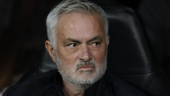 Soccer Football - UEFA Champions League - Real Madrid v RB Leipzig - Estadio Bernabeu, Madrid, Spain - October 21, 2026  Real Madrid coach Jose Mourinho looks on REUTERS/Violeta Santos Moura