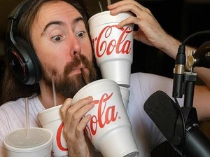 Hobi Minum Soda dan Jarang Sikat Gigi, Streamer Ini Kehilangan Banyak Gigi