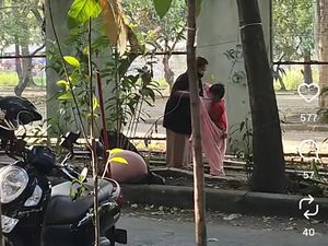 Viral Anak di Bandung Dipaksa Ngamen Pakai Baju Badut hingga Ketiduran