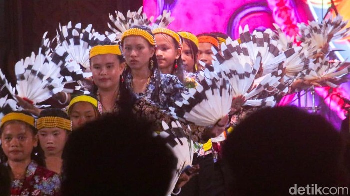 Tarian Dayak Saben