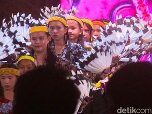 Eksotisme Tarian Dayak Saben-Tahol Hipnotis Ribuan Penonton Irau Malinau