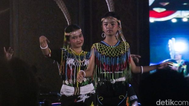 Tarian Dayak Tahol Tarian Dayak Tahol