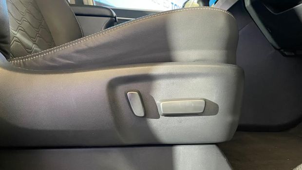 Toyota New Innova Zenix kini dapat opsi jok elektrik Toyota New Innova Zenix kini dapat opsi jok elektrik