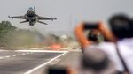 Jet Tempur TNI AU Lepas Landas dari Jalan Tol Paspro
