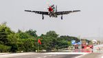 Jet Tempur TNI AU Lepas Landas dari Jalan Tol Paspro