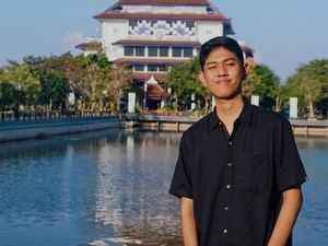 Cerita Alumni Vokasi UNAIR Bangun Bisnis Digital hingga Layani 1.700 Klien