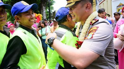 Momen Haru AKBP Wikha Tinggalkan Polres Bogor, Diantar Ojol-Supeltas
