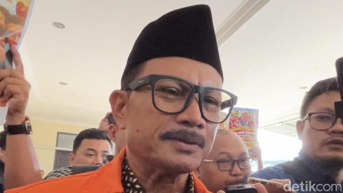 Wali kota Madiun nonaktif, Maidi, usai menjalani persidangan putusan di Pengadilan Tipikor Surabaya,