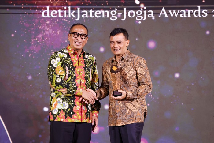 Ahmad Luthfi Raih Penghargaan Investasi & Penguatan Program Strategis