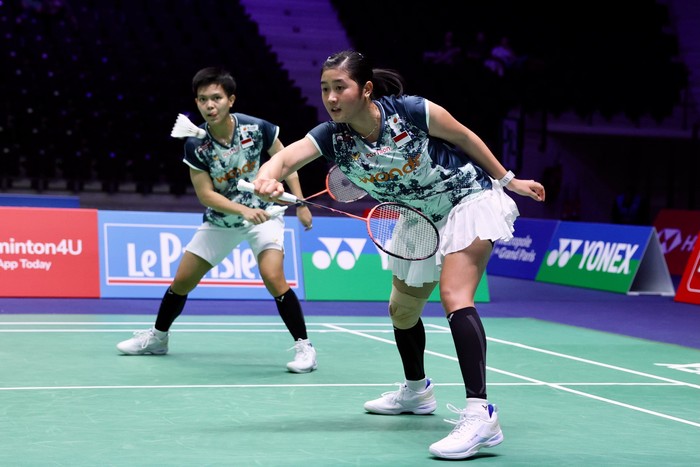 Amallia Cahaya Pratiwi/Siti Fadia Silva Ramadhanti berhasil memutus tren negatif dengan melangkah ke perempatfinal French Open 2026. Ganda putri Indonesia itu kini bersiap menghadapi unggulan pertama asal Jepang, Yuki Fukushima/Mayu Matsumoto.
