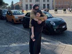 Gaya Amanda Rigby Bulan Madu, Pamer Kemesraan Dengan Andre Taulany