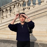 Penampilan Amanda yang terlihat simpel namun tetap memukau juga tak kalah jadi sorotan. Wajahnya semakin cantik dengan pulasan makeup natural yang fresh.&nbsp;Foto: Instagram/@andreastaulany