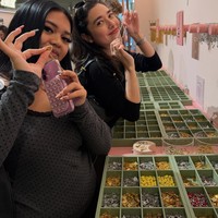 Tak hanya berdua, putri Andre, Lova, rupanya juga ikut. Bak bestie, Lova tampak akrab dengan ibu sambungnya.&nbsp;Foto: Instagram/@andreastaulany