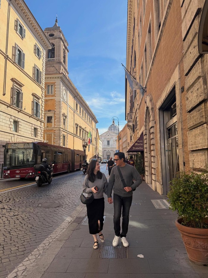 Andre Taulany dan Amanda Rigby bulan madu