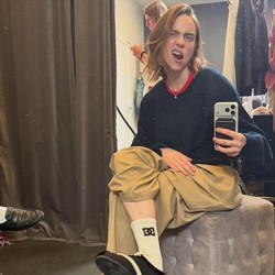 Billie Eilish Flex Haircut Baru, Netizen: New Hair, New Album!