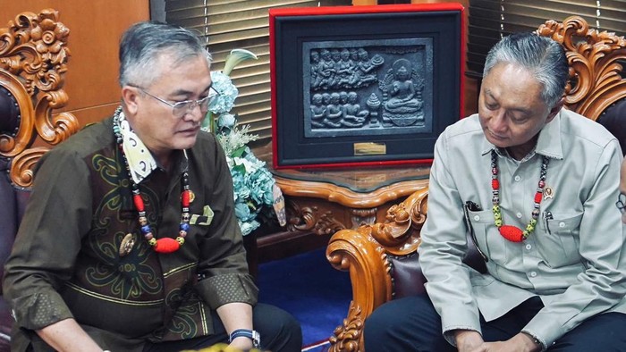 Bupati Malinau, Wempi W Mawa (kiri) saat menerima kunjungan kerja Menteri PU Dody Hanggodo.