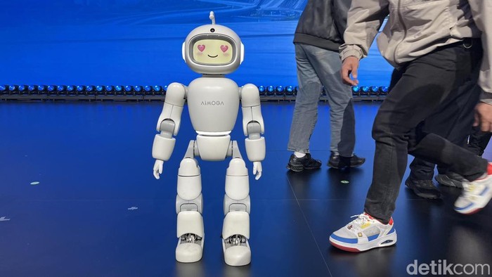 Aimoga resmi mengenalkan robot humanoid AI yang punya perasaan dan bisa memahami suasana hati manusia. Robot tersebut bernama Mobo