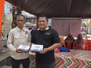 CT ARSA Beri Bantuan 100 Boks Pangan ke Korban Kebakaran di Bangka Jaksel