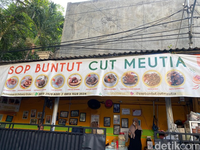 Cuma 100 Meter dari Stasiun Gondangdia, Ada Sop Buntut Langganan Purbaya