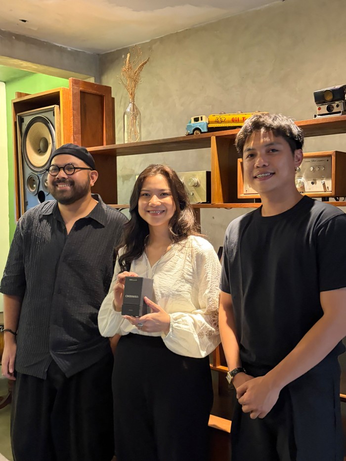 Danilla Riyadi meluncurkan parfum Candramawa Episode 01, hasil kolaborasi dengan USUAL PARFUMS, merepresentasikan album terbarunya dalam bentuk wewangian.