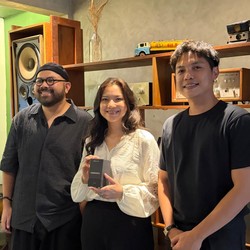 Cara Lain Meresapi Album Candramawa Danilla Riyadi dalam Bentuk Wewangian