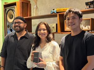 Cara Lain Meresapi Album Candramawa Danilla Riyadi dalam Bentuk Wewangian
