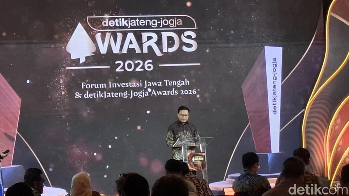 Pemimpin Redaksi sekaligus Direktur Konten detikcom, Ardhi Suryadhi, dalam sambutan saat membuka detikJateng-Jogja Awards 2026 di KEK Industropolis Batang, Jumat (23/10/2026).