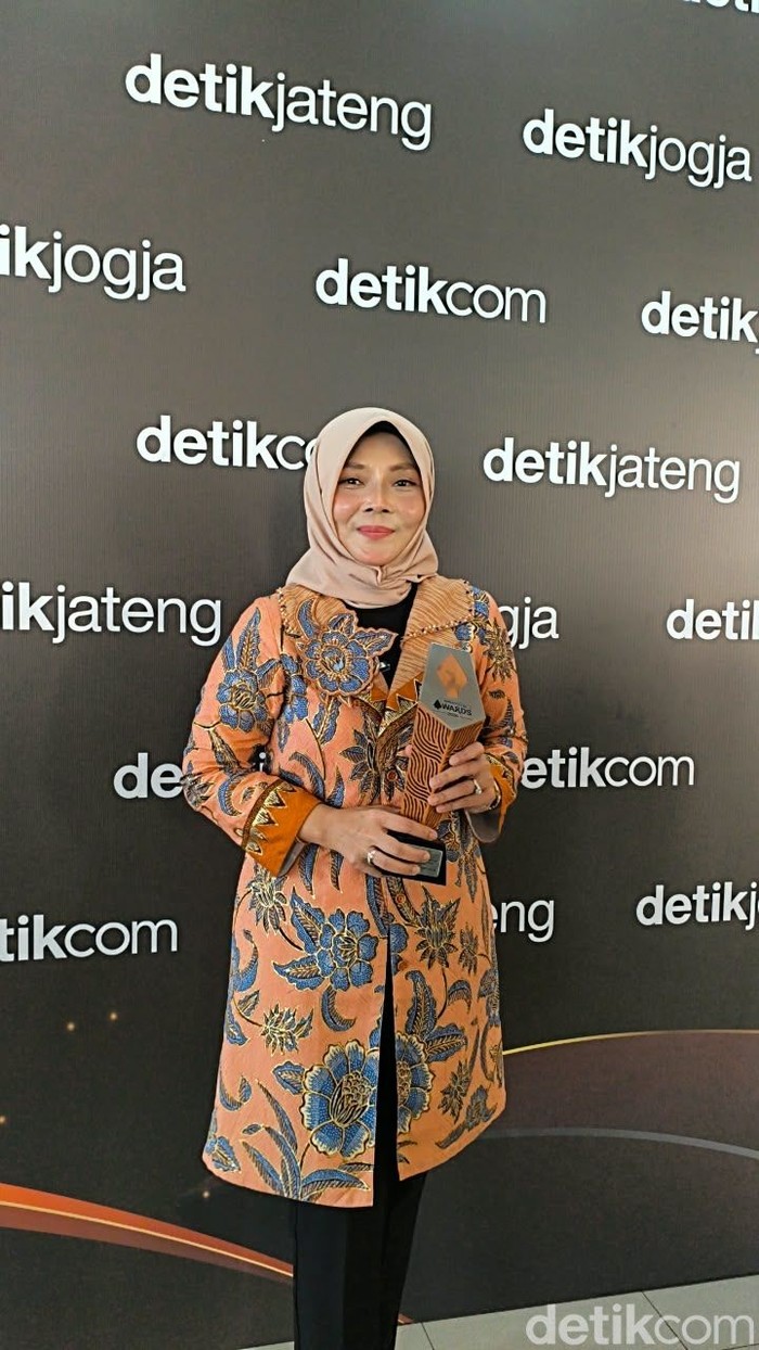 Dirut RSUD Merah Putih dr Leli Puspitowati usai menerima penghargaan detikJateng-Jogja Awards 2026 di Nusantara Ballroom KEK Industropolis Batang, Jumat (23/10/2026).