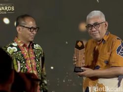 Kawal Ekonomi Kerakyatan, Wakil Ketua DPRD Jateng M Saleh Raih detikJateng-Jogja Awards