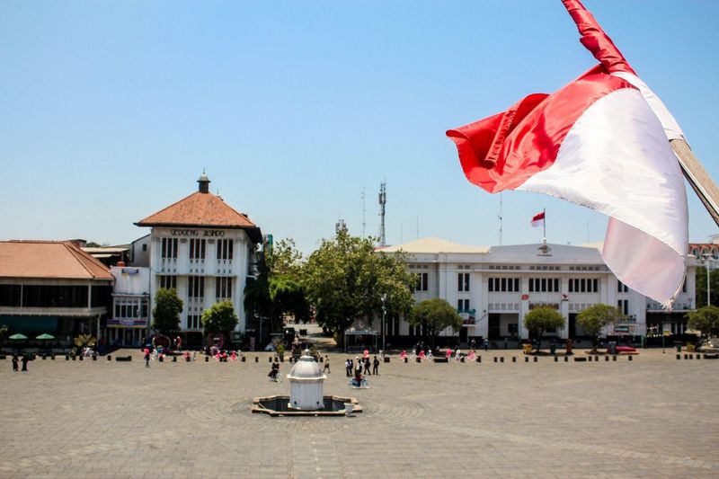 Distrik keuangan Jakarta Bendera Indonesia di sebuah plaza