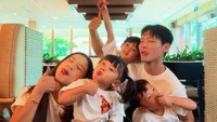Momen kebersamaan Na Daehoon bersama tiga anaknya dan Diva Azzura. Foto: Instagram @daehoon_na